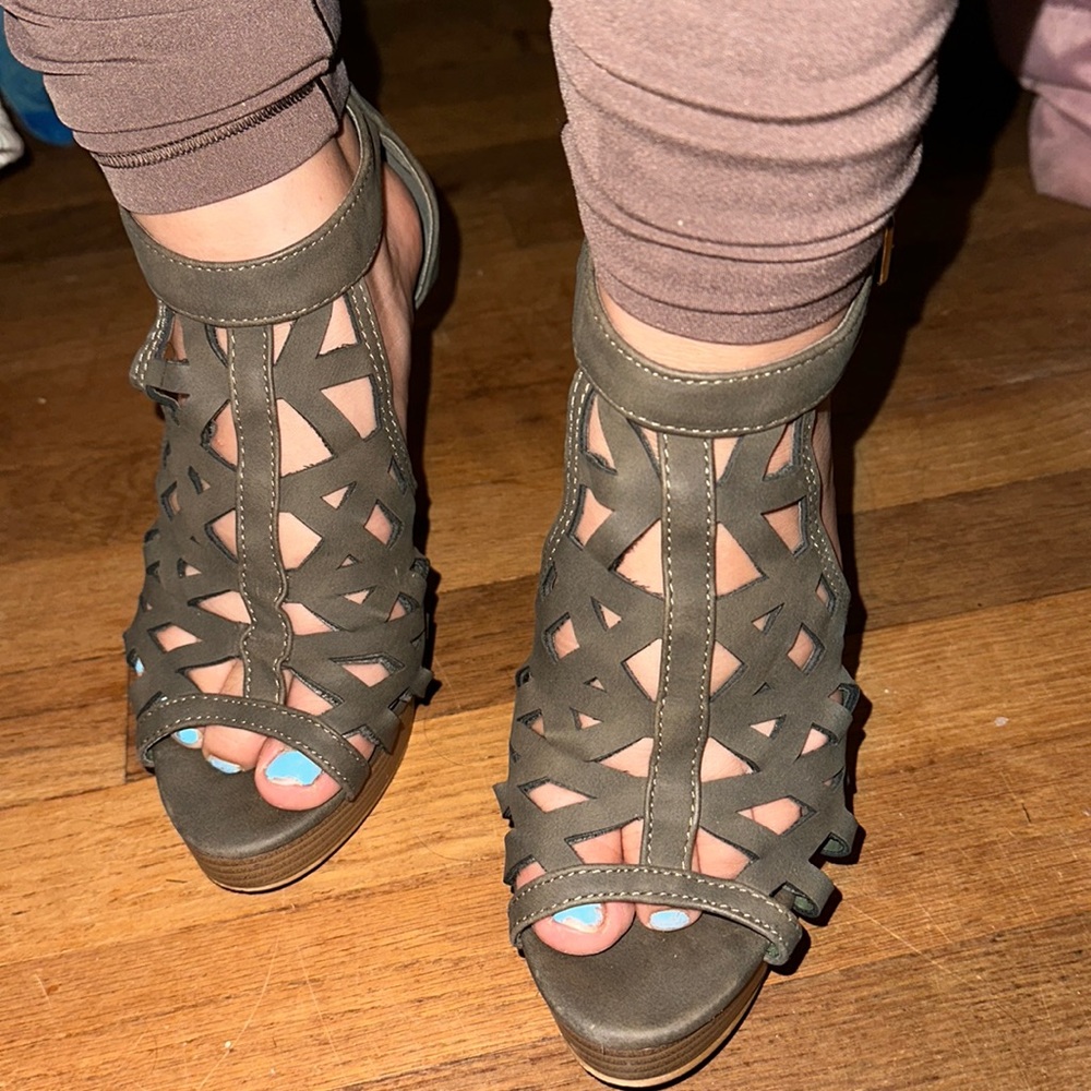High heels green color size 6